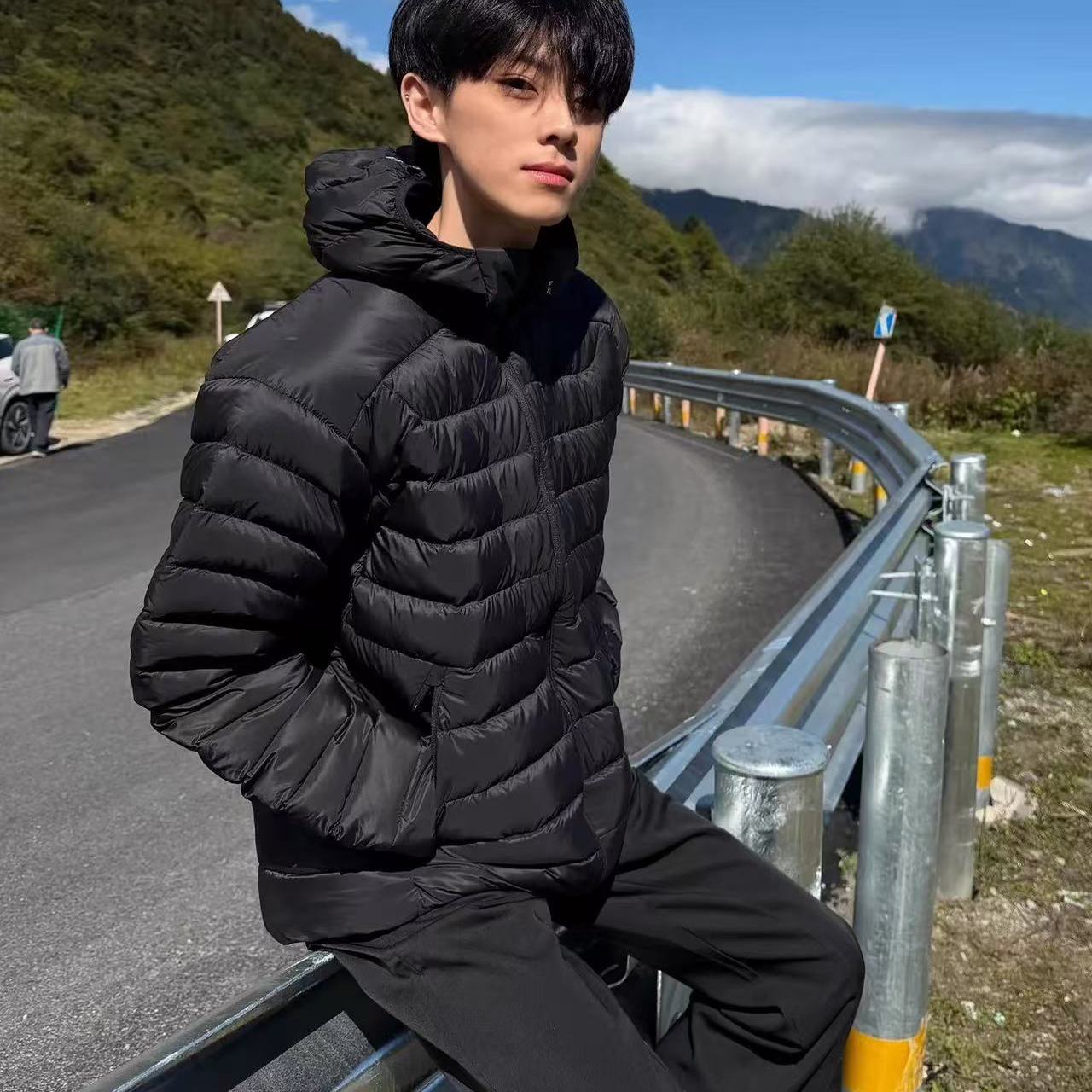 黑色美式连帽排骨羽绒服男冬季