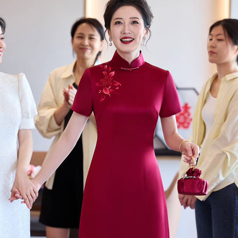 红色重工婚庆妈妈婚宴礼服小个子