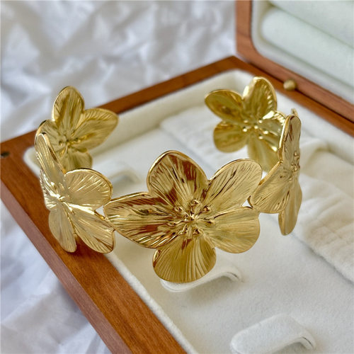 Wide flower shaped bracelet宽面花朵手镯开口几何可调节手饰品