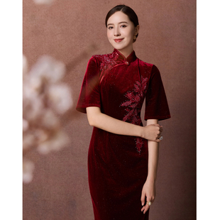 新中式刺绣旗袍女深红色立领中袖高档婚宴礼服妈妈装