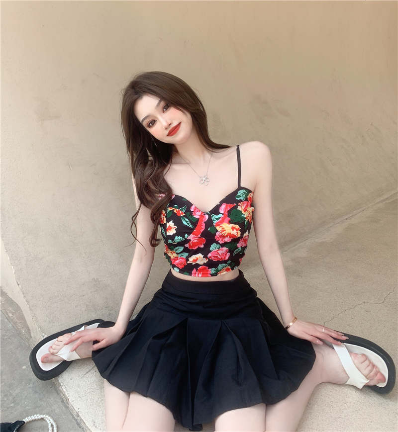 Real price real shot Korean version fashionable sweet cool hot girl fashionable foreign style broken flower suspender vest off shoulder top