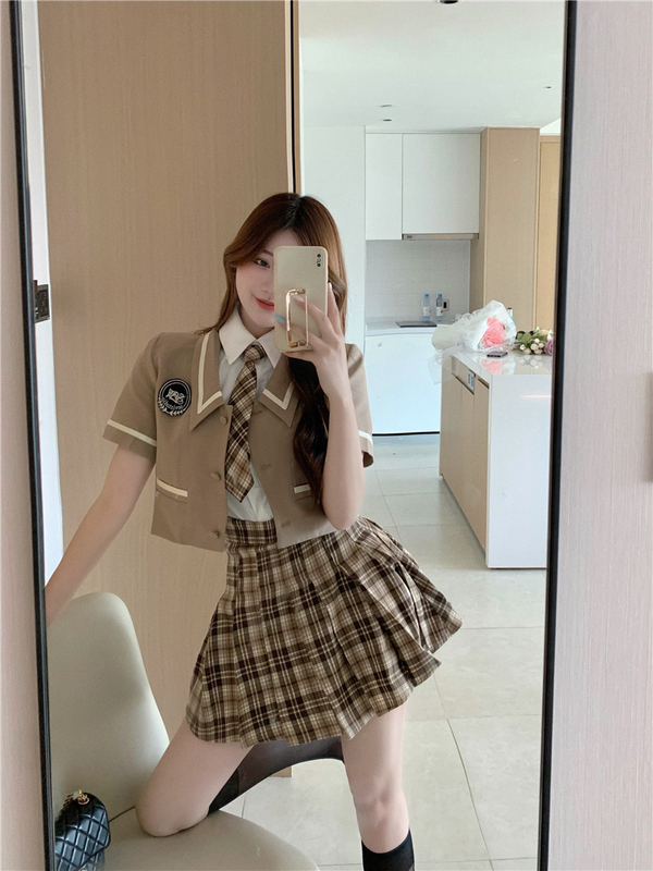 Real price real shot Korean Academy style suit jacket + versatile solid color shirt + pleated plaid skirt suit
