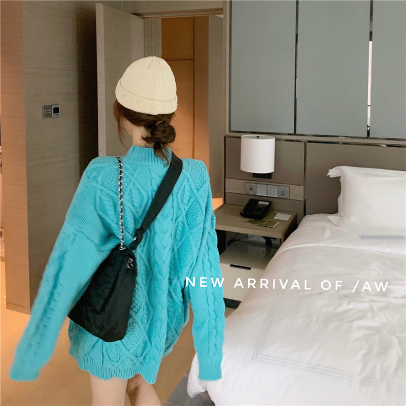 Real price real shooting autumn and winter lazy wind super beauty show white lake blue diamond heavy industry twist knitting medium length sweater