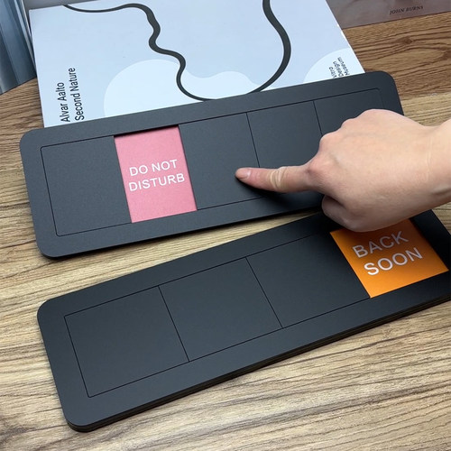 定制英文版办公室去向牌岗位牌