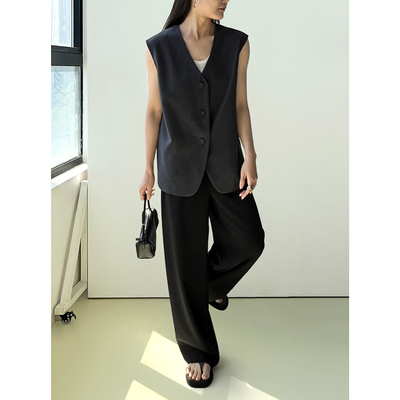 Plain Sight 深灰精纺羊毛通勤宽肩马甲