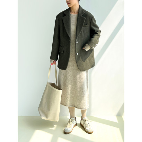 2色羊毛枪驳领宽松西装