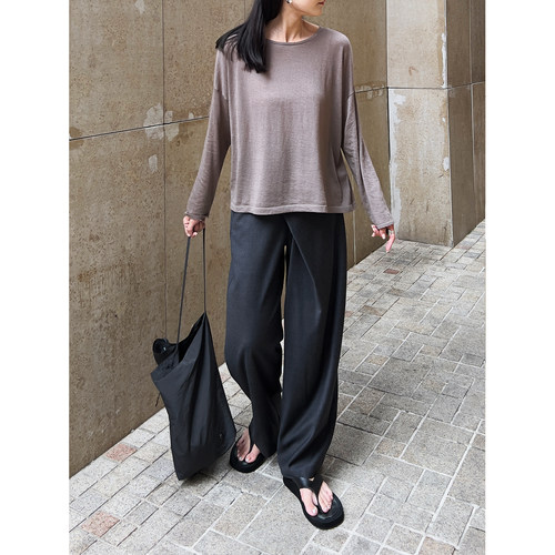 Plain Sight 深灰细条纹精纺羊毛斜搭宽腿直身裤