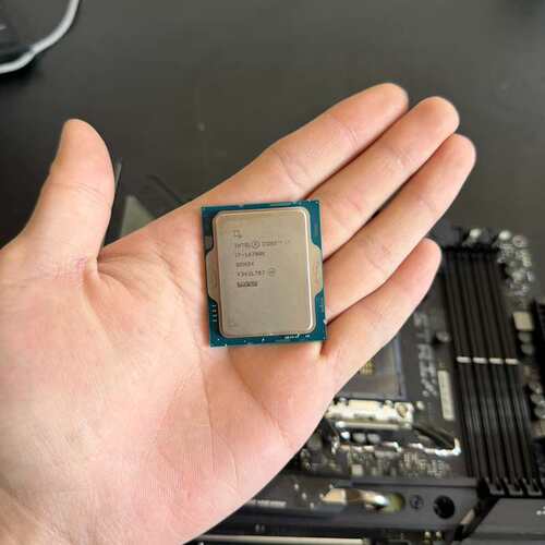 议价i7 14700k盒装cpu  无暗病 四角无磕碰可维修