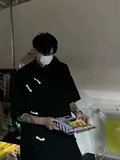 黑色