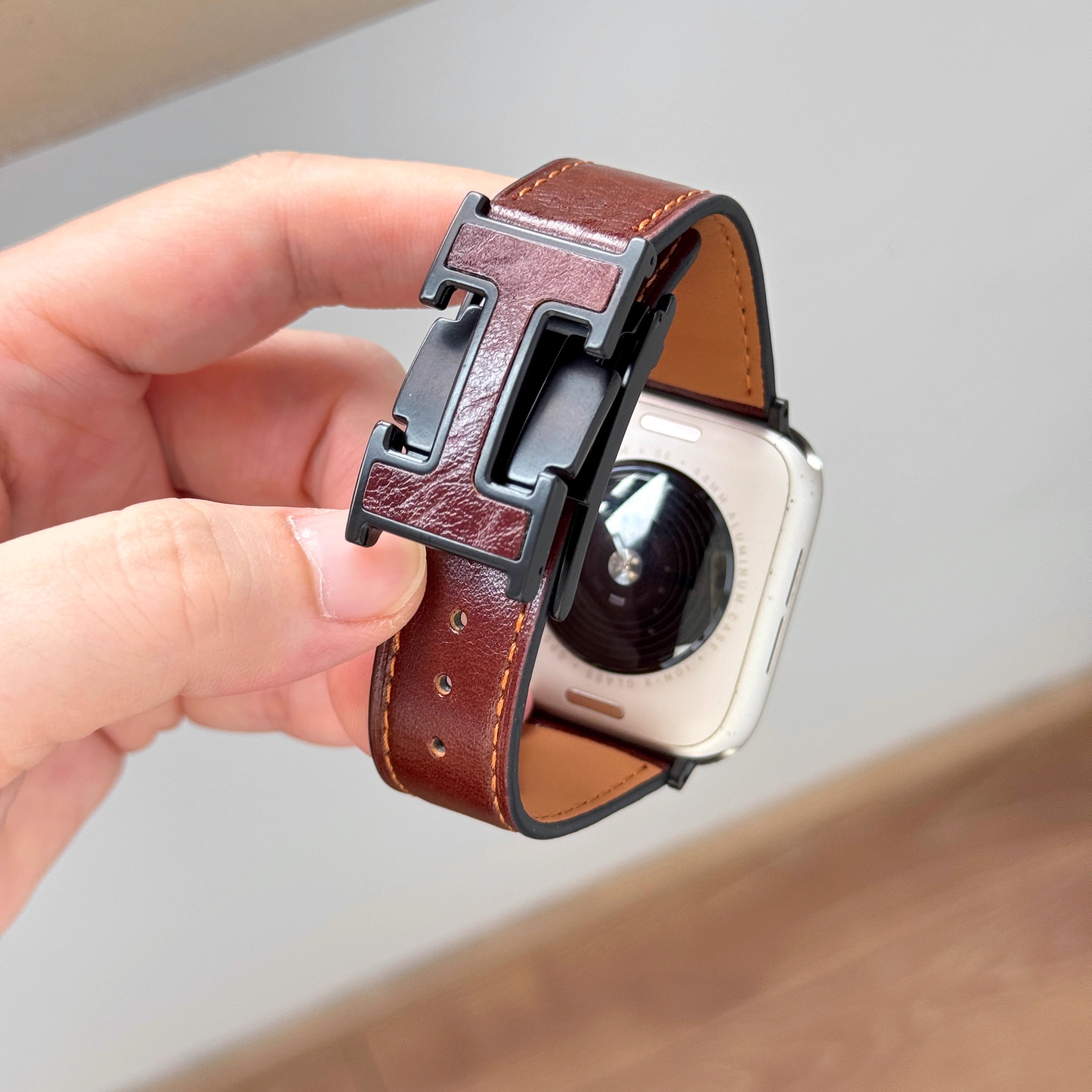 适用苹果手表带AppleWatchS10复古真皮爆裂纹H磁吸扣iwatch98SE46