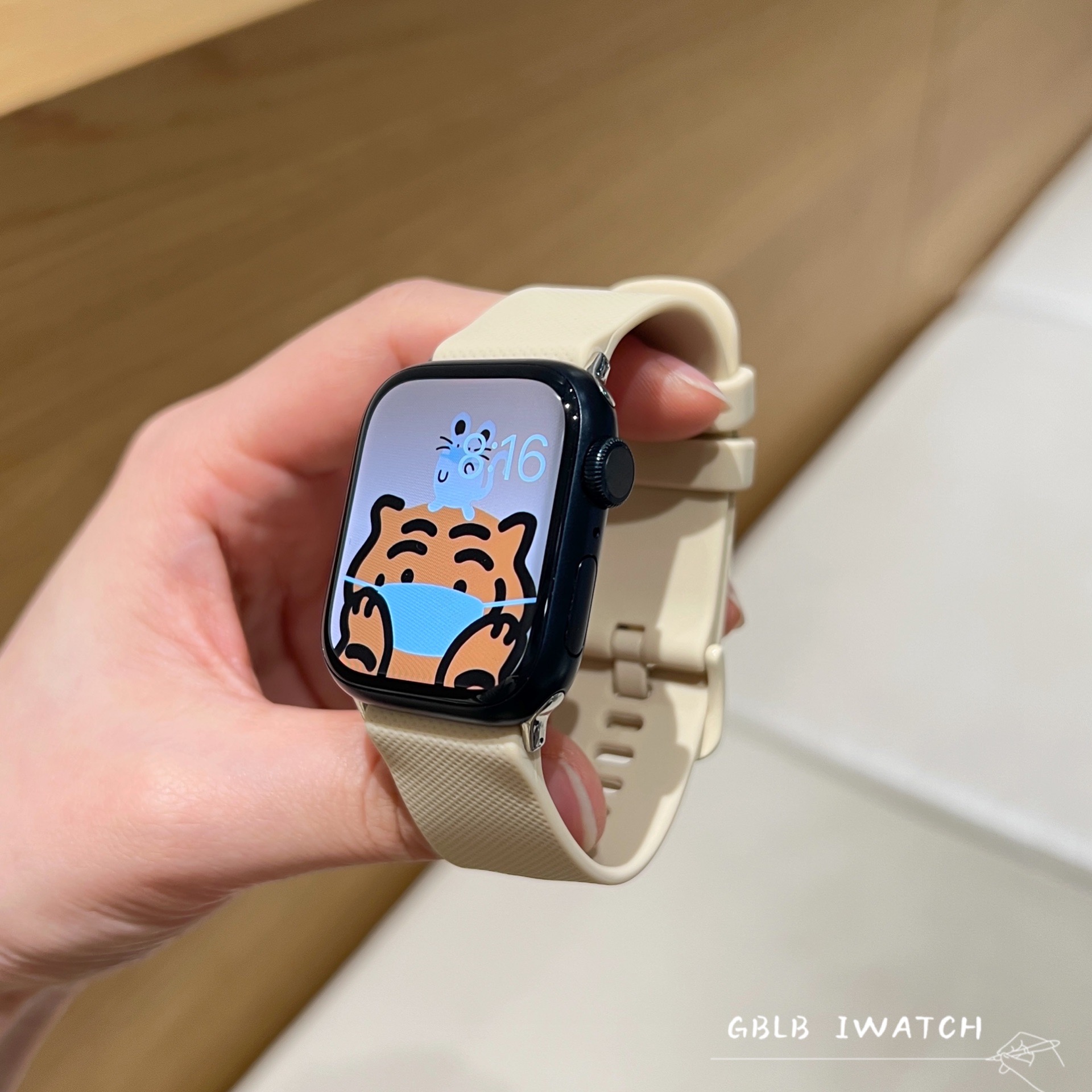 适用iwatchS10表带硅胶百搭柔软