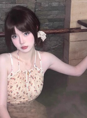 2025新款爆款连体泳衣女裙式小清新性感纯欲风碎花挂脖泡温泉泳装