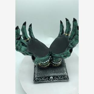 2023跨境新款Beyond the Grave Crystal Ball Holder水晶球手摆件