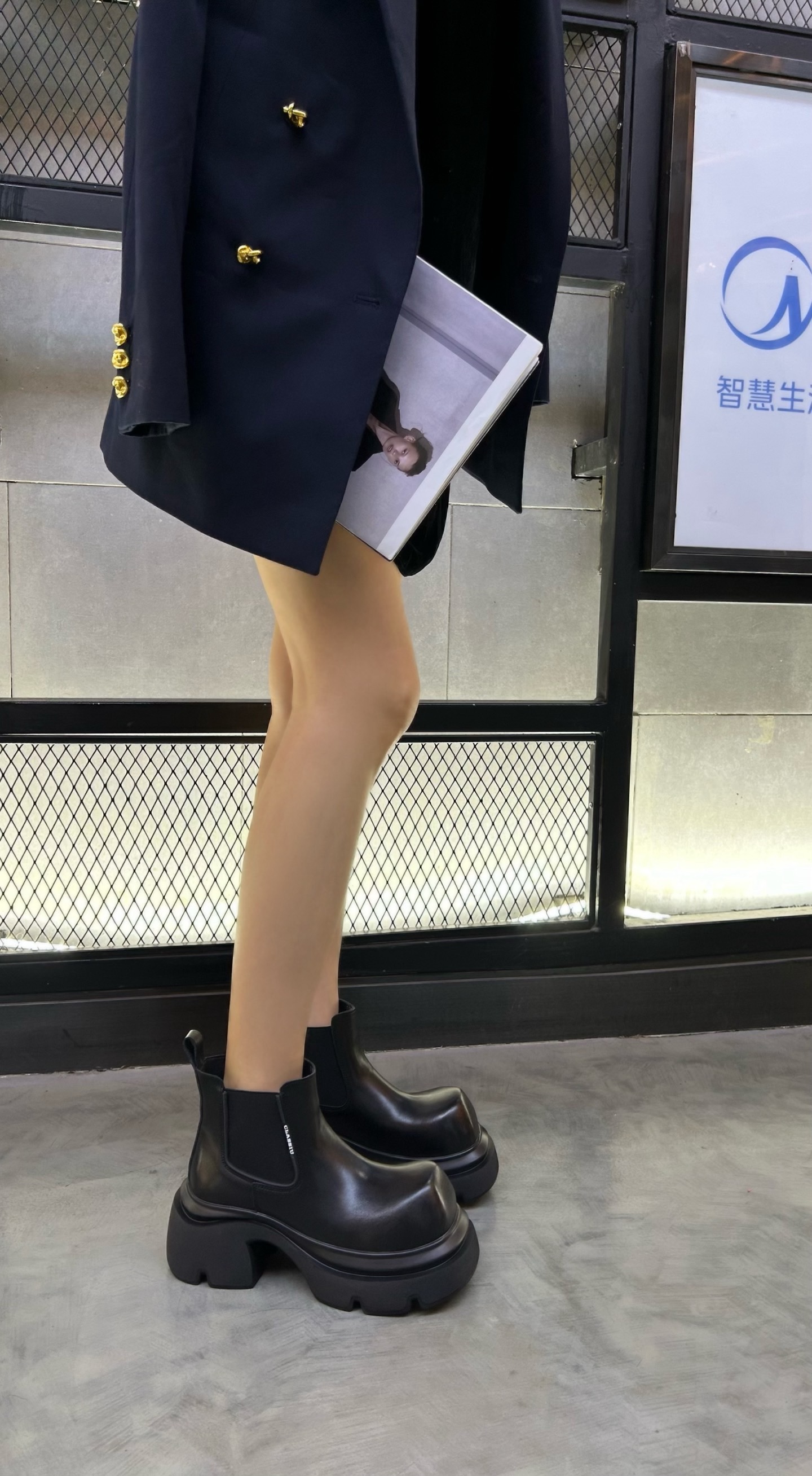 英伦风厚底粗跟切尔西短靴女2025冬季新款复古风松紧带马丁靴单靴