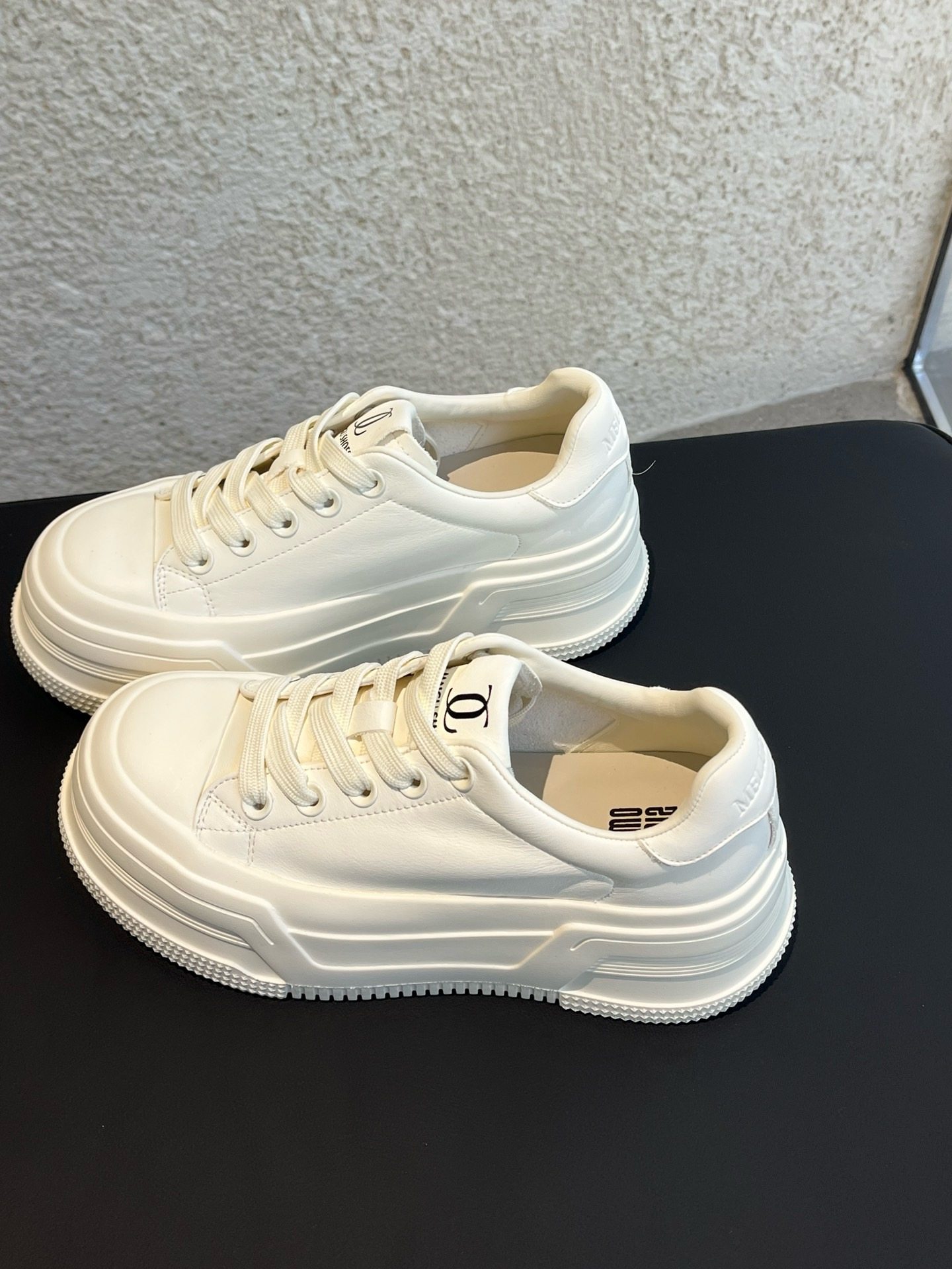 2026早春新款厚底真皮小白鞋女休闲运动鞋时尚百搭显脚小板鞋女鞋