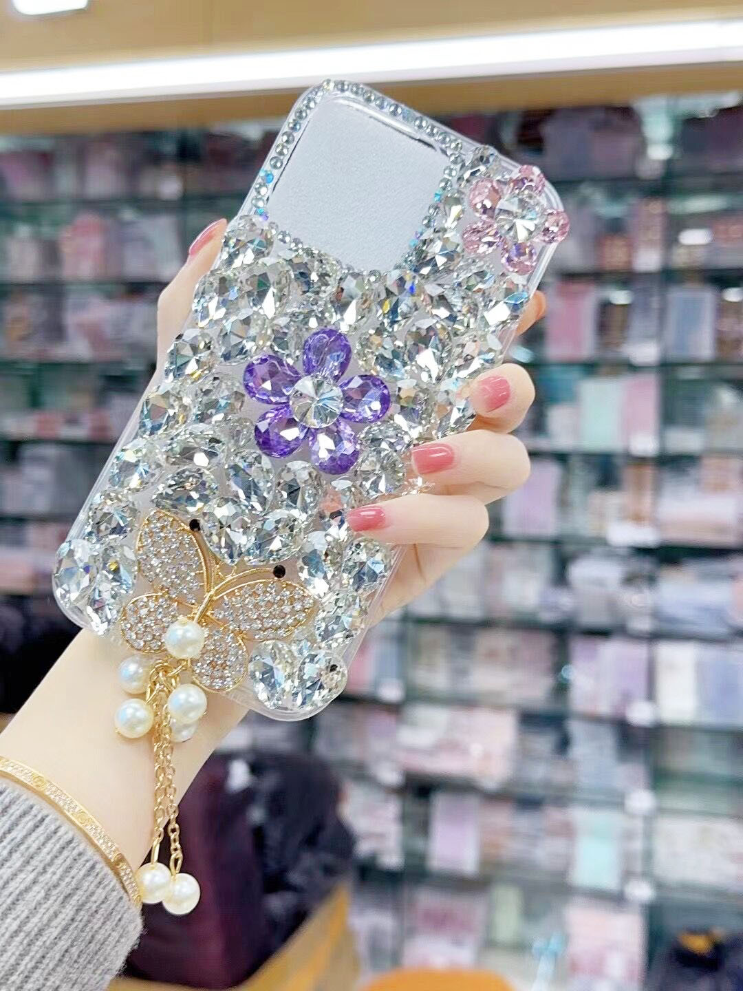蝴蝶吊坠适用iPhone17ProMax手机壳奢华满钻苹果16水钻花朵15Pro防摔保护壳女款