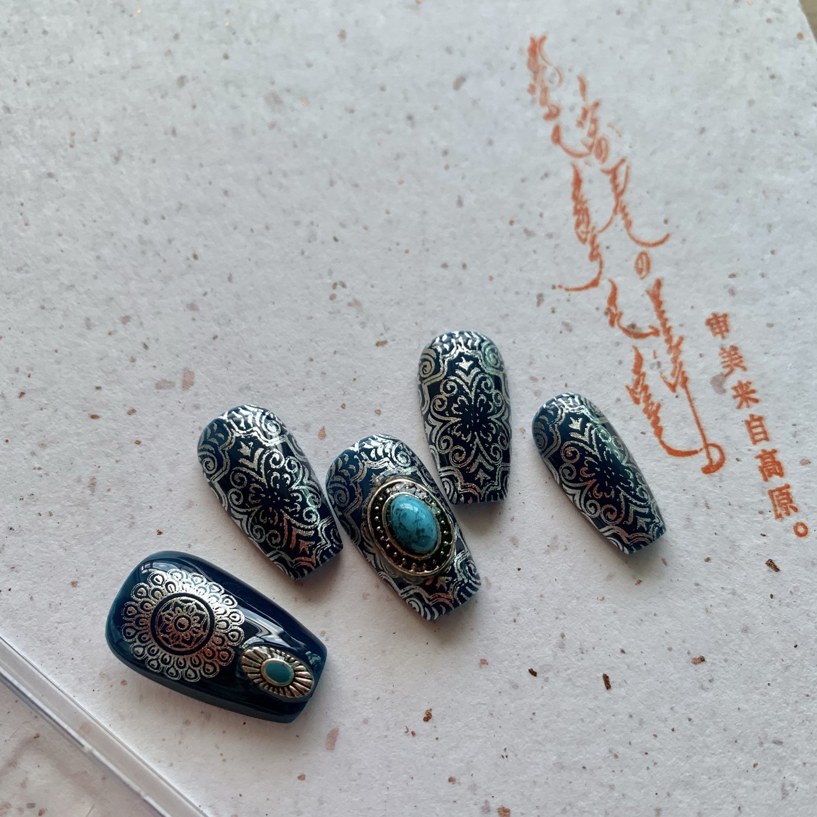 TanghesNail『指尖蒙古袍•藏蓝锦缎』民族风松石元素穿戴美甲