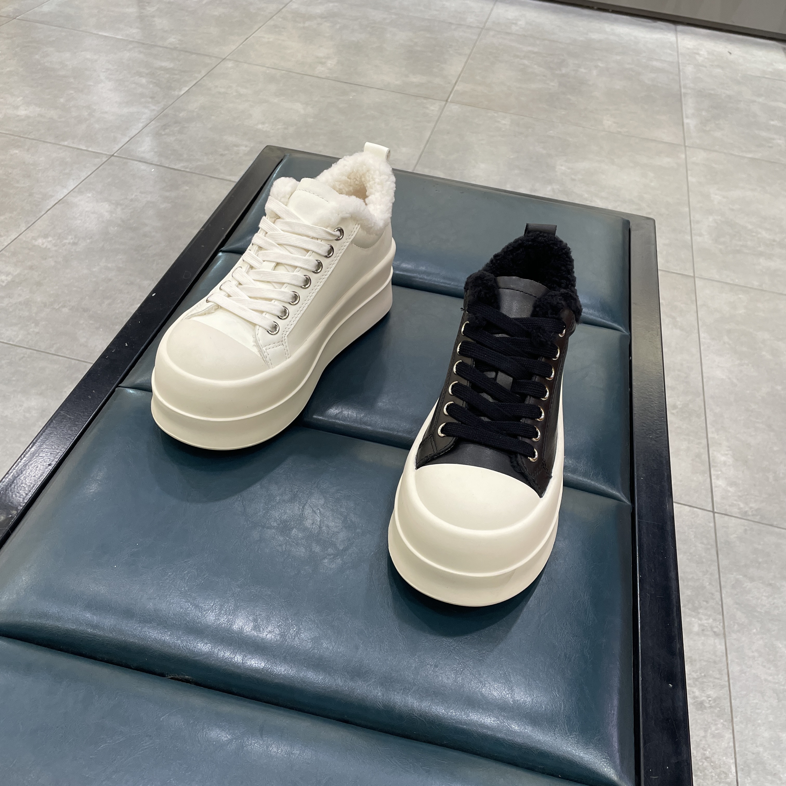 波斐新款时尚厚底加棉松糕鞋女休闲板鞋