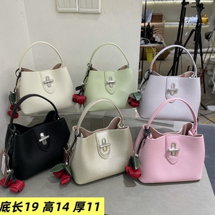 劳拉时黛女包2026新款轻奢浅色手提水桶5932潮流手提软皮斜挎包