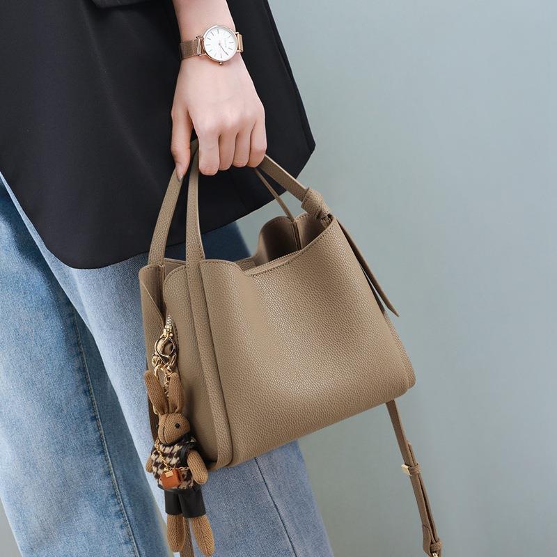 日本水桶包包2025新款菜篮子真皮女包大容量手提单肩斜挎包通勤包