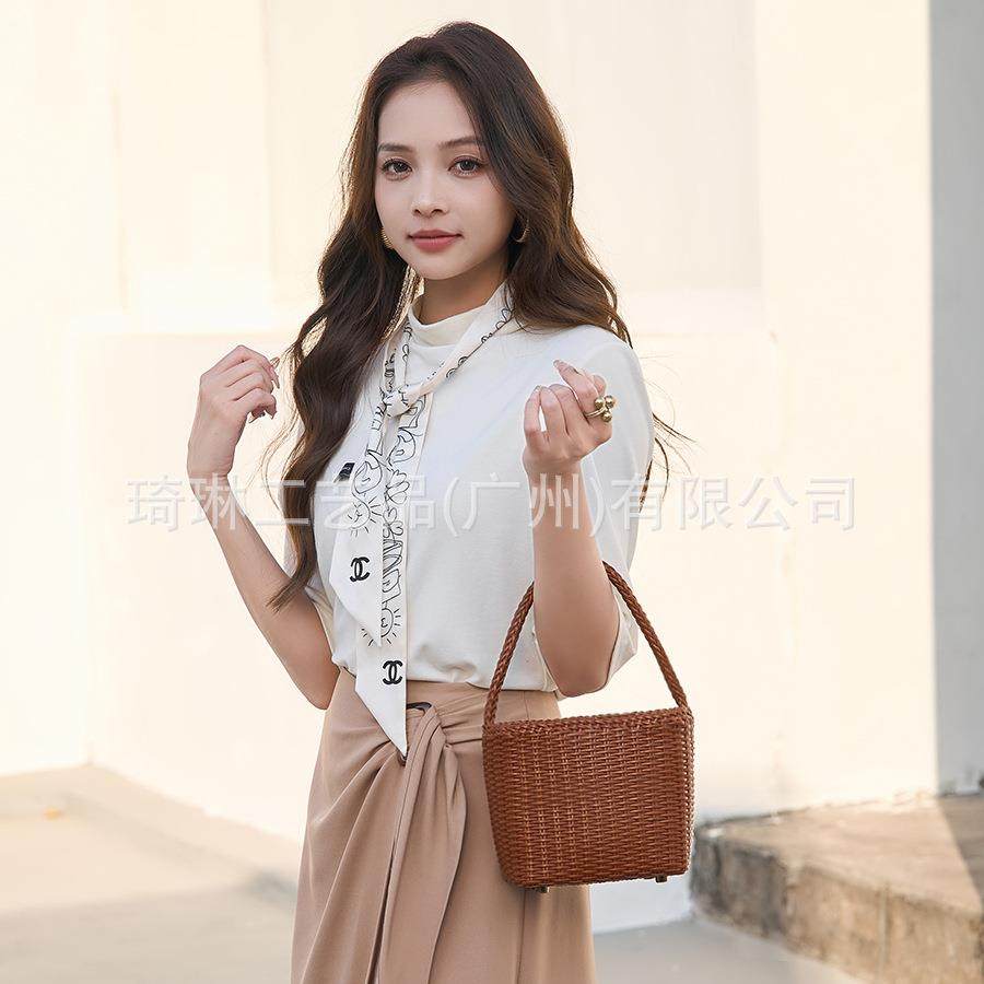 日本复古编织包真皮女士单肩斜挎小方包百搭女包包轻2025新款轻便