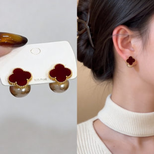 轻奢小众设计感红色幸运草珍珠耳钉气质百搭两戴耳环2026新年耳饰