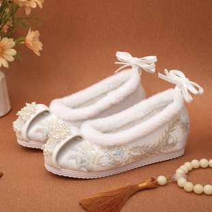冬季加绒汉服鞋子女古风绣花鞋内增高珠子明制布鞋秀禾服保暖棉靴