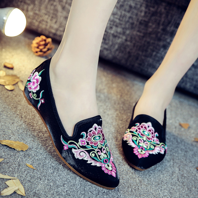 新款春夏季老北京布鞋缎面女单鞋