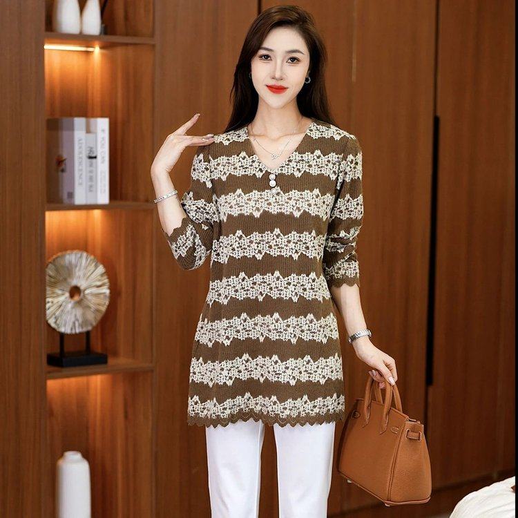 原版面料直播爆款2025冬季新款时尚v领印花中长款打底衫