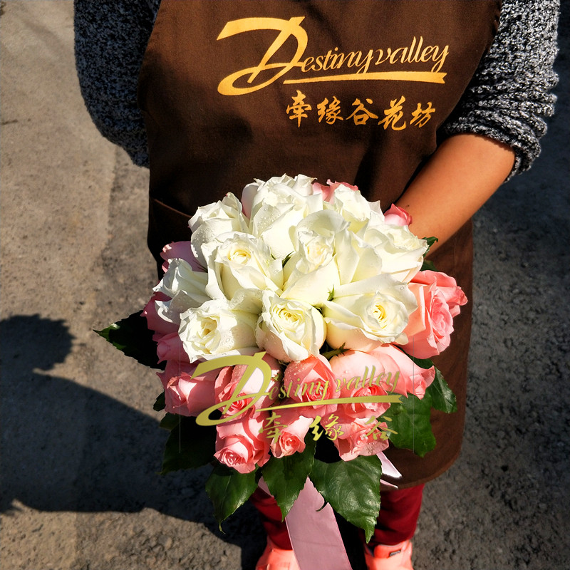 实拍!多款可选新娘手捧花婚礼用北京鲜花店北京市区专人同城配送