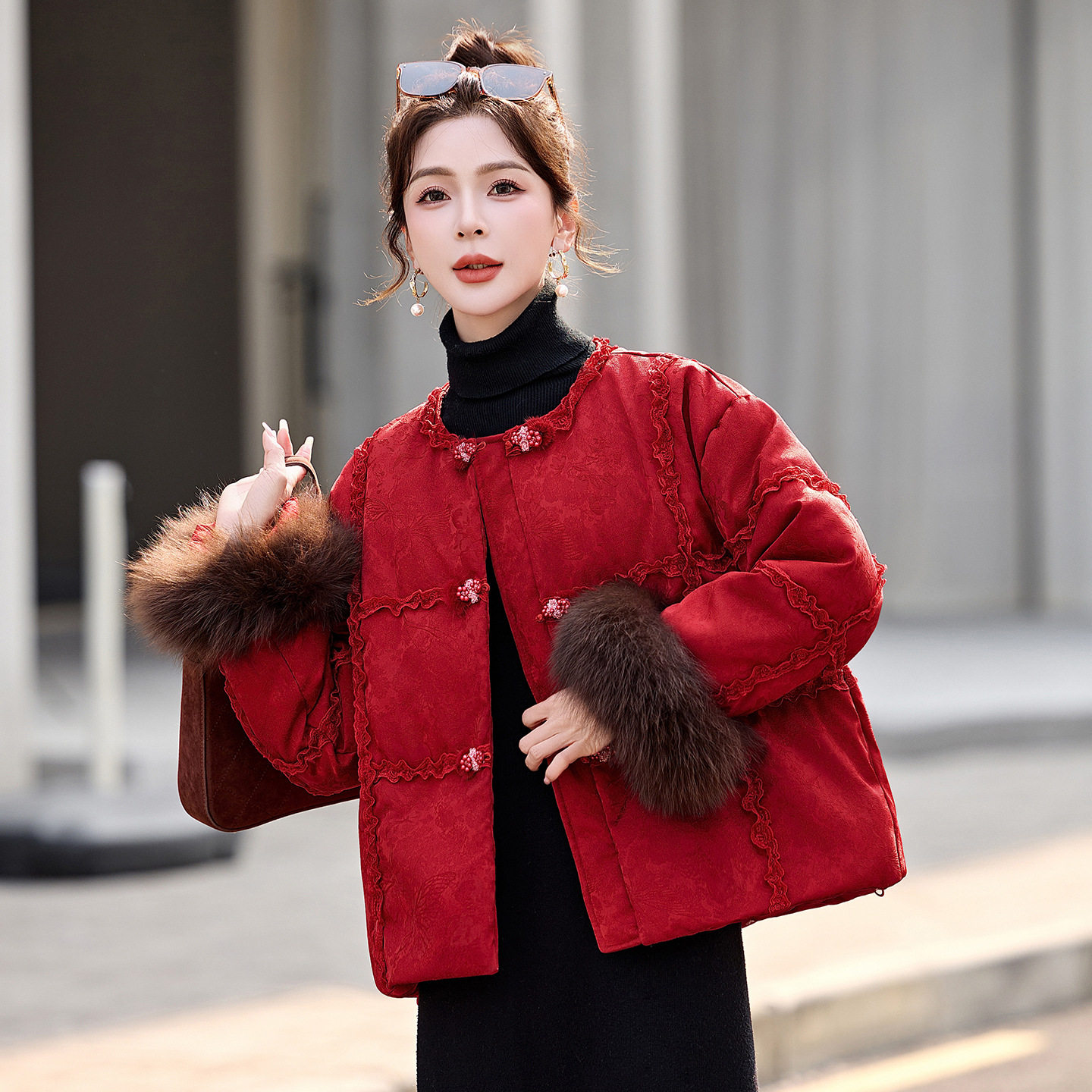 蕾丝花边羽绒服女2025冬季新款狐狸毛袖口白鸭绒短款外套,女装/女士精品,羽绒服,淘宝优惠券,粉丝福利购,淘宝优惠卷