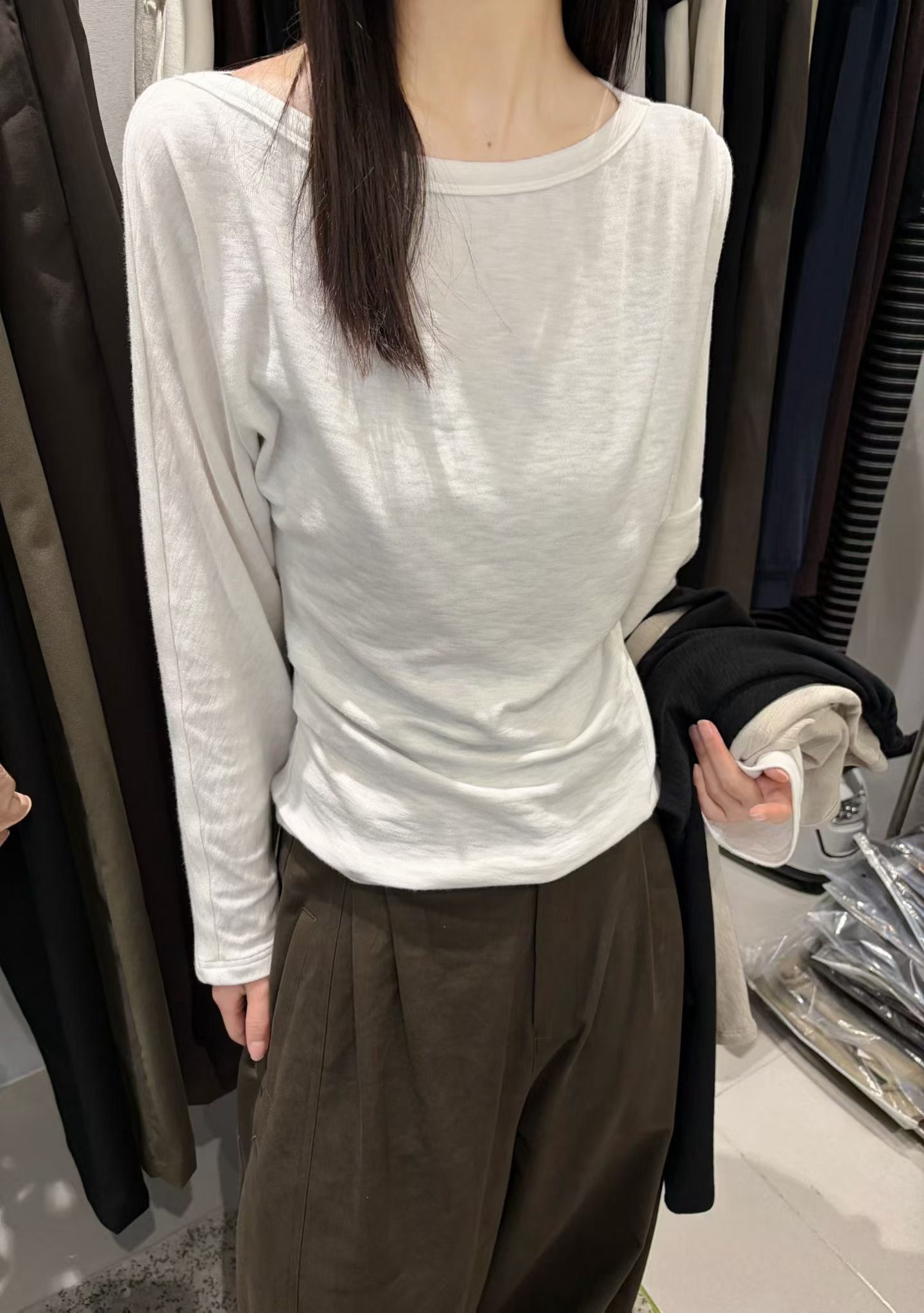 2026秋季新款韩版宽松斜领露肩长袖T恤女微透薄款百搭上衣