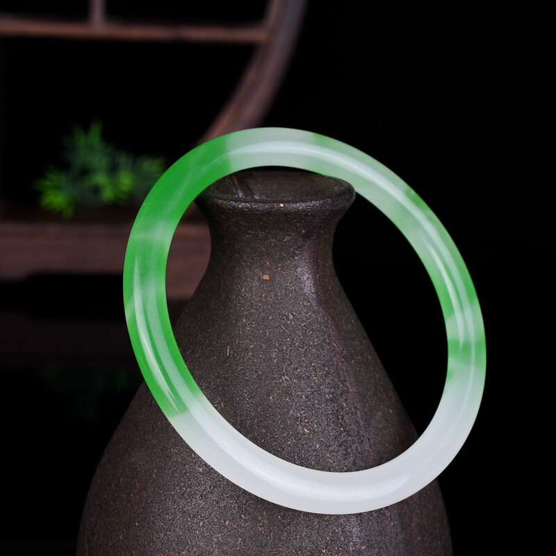 缅甸翡翠手镯冰种翠绿玉镯子旺夫镯少女镯细条圆款飘花手环女士款