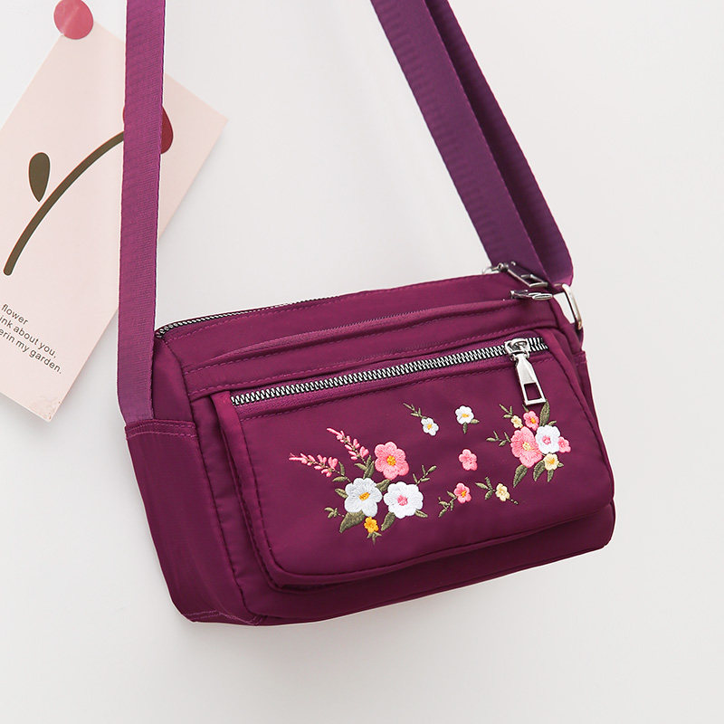 妈妈小包包女新款尼龙帆布斜挎包女小布包包轻便休闲百搭中年女包