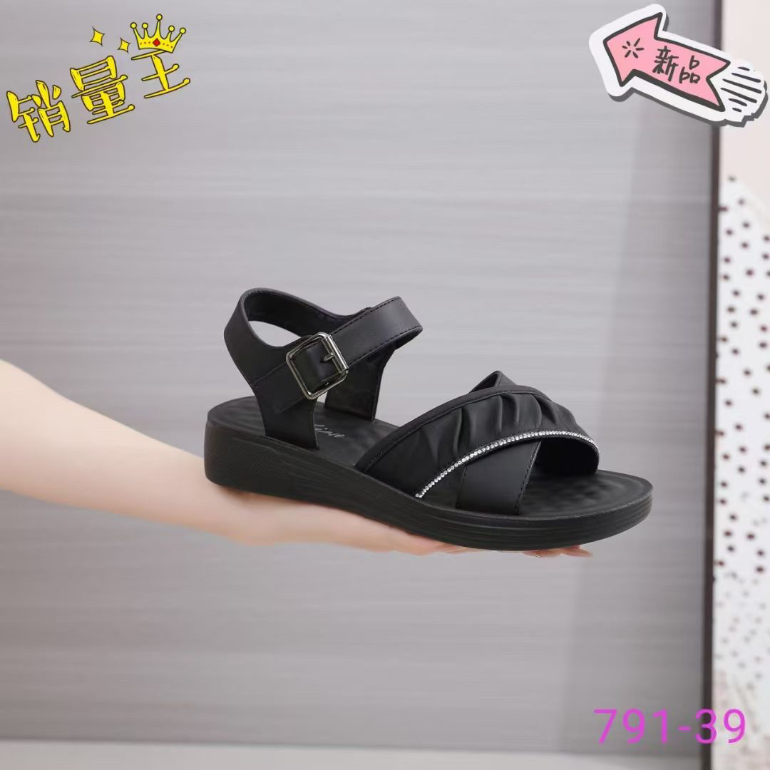 中老年运动凉鞋女轻便2025新款夏季妈妈鞋魔术贴平底休闲软底女鞋