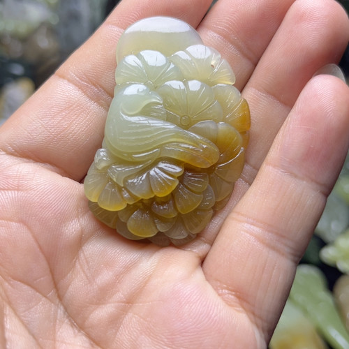 新疆和田玉且末糖喜上梅梢挂件