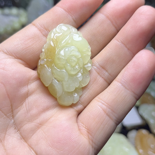 黄口料牡丹花吊坠