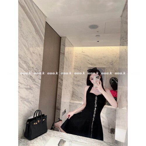ooo.k / 轻松成为全场焦点！26ss 重工水钻针织抹胸挂脖连衣裙 女