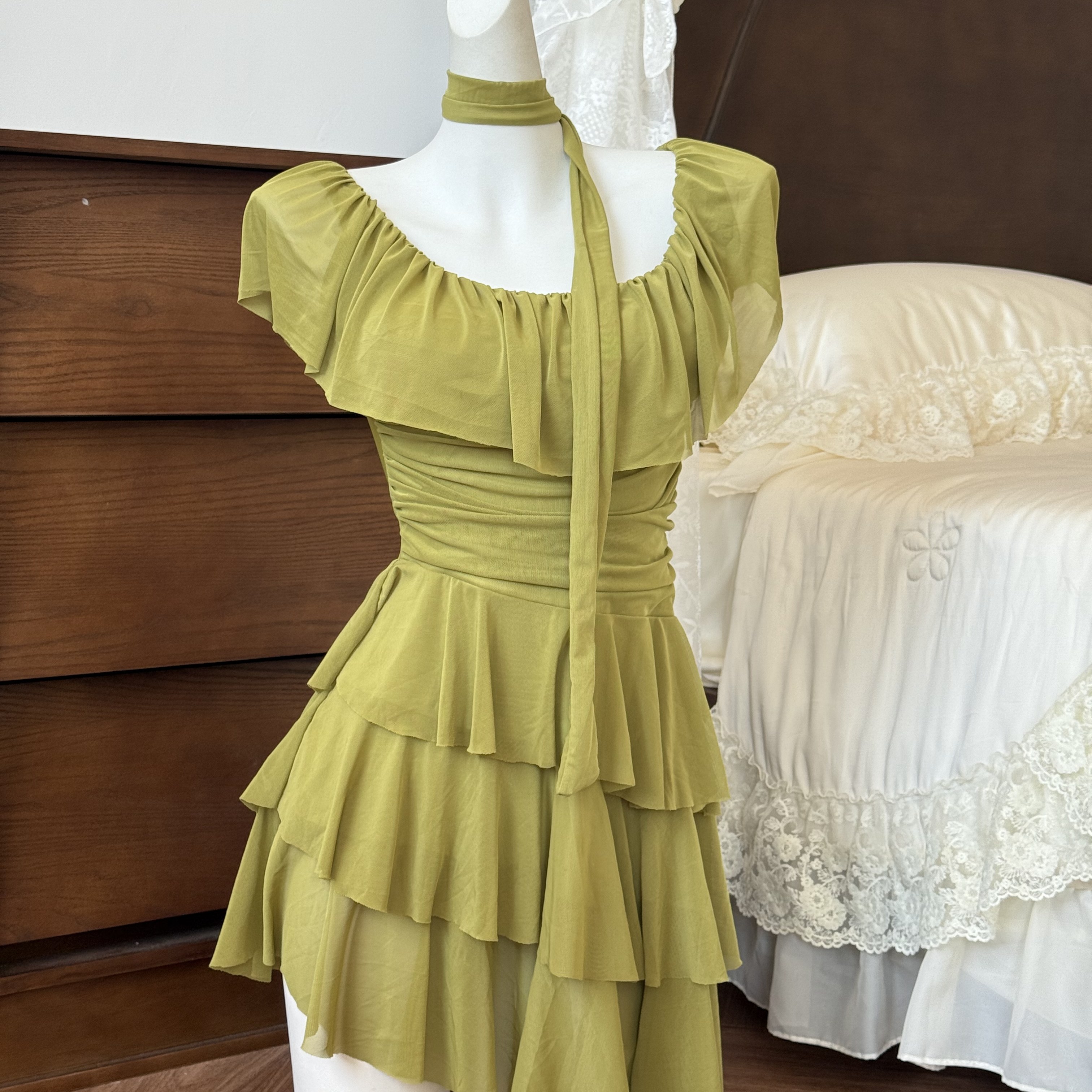 【芥末】荷叶边多层裙式泳衣一字肩显瘦收腰温泉海边度假泳装2555