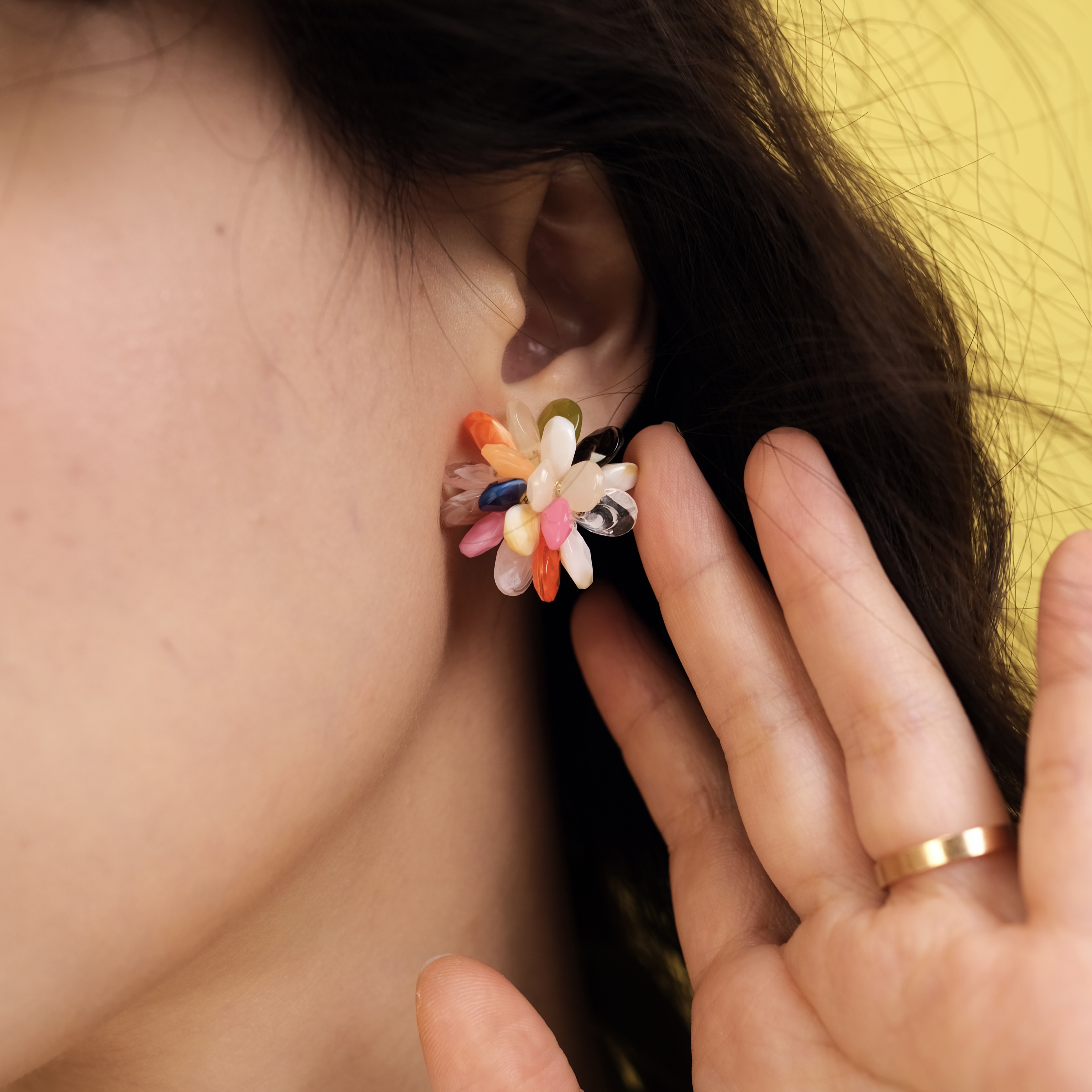 BOMBCACA夏日终曲系列 旷日碎片 高级感彩色串珠日常贴耳自然耳环