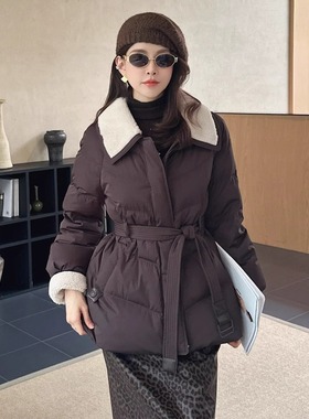 定制DI-SUI迪素欧货2025秋冬新品女08515甜美优雅羊羔毛领羽绒服