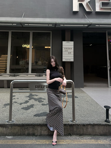 AWMUMU法式复古条纹半身裙女设计感小众高腰显瘦直筒a字包臀长裙