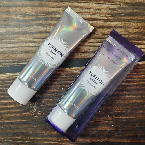 DEWYCEL帝依圣水分保湿素颜面霜补水自然提亮打底润色50ml
