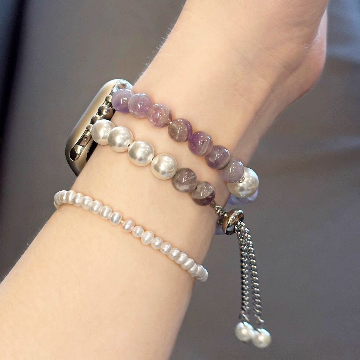 适用紫色拼白色珍珠S10表带 适用Apple Watch串珠链条789/SE苹果