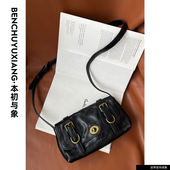 本初与象沫宝家复古个性 小黑包单肩斜挎小兔头层牛皮真皮小包