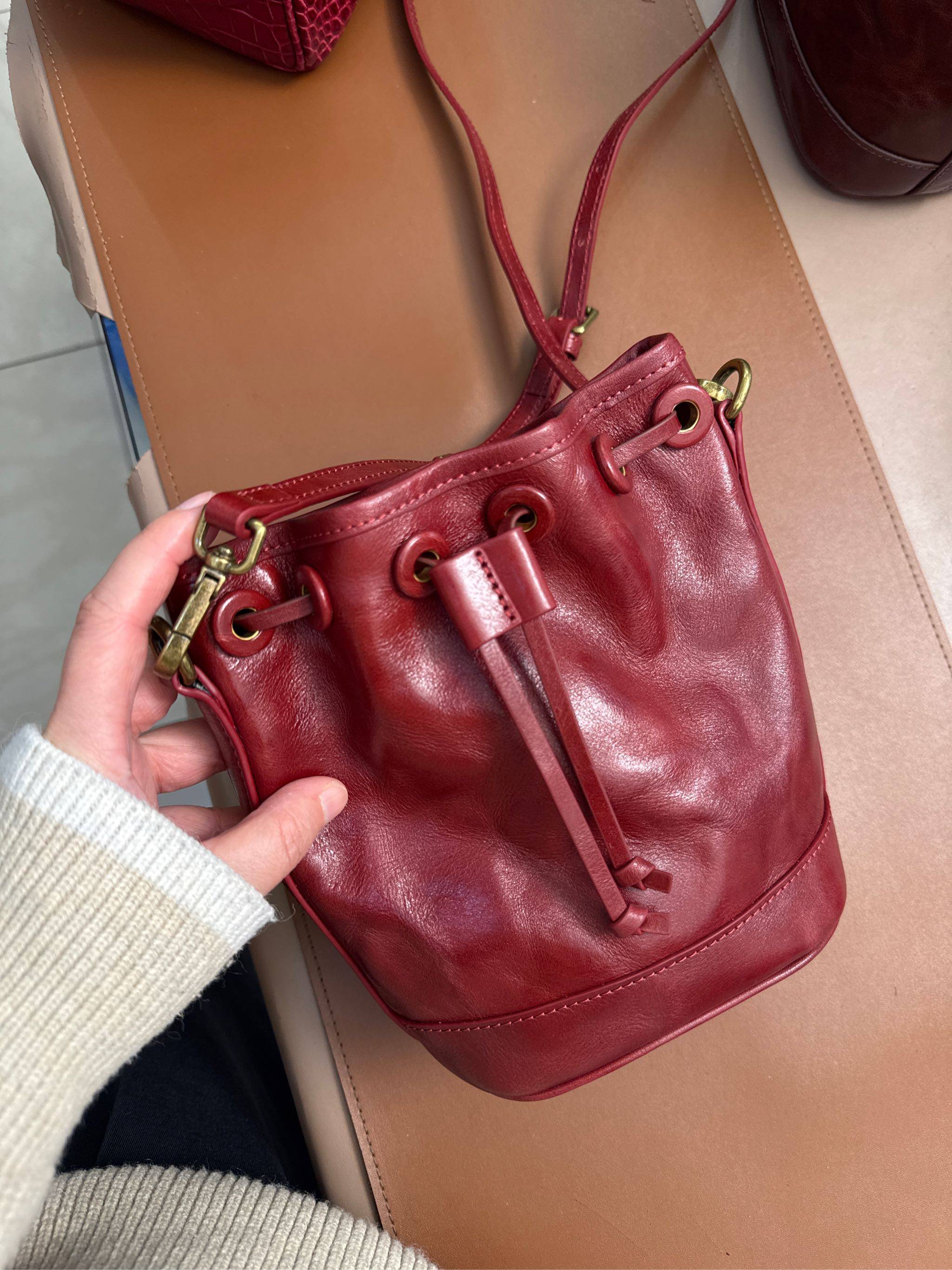 新款植鞣皮水桶包295元不退换,箱包皮具/热销女包/男包,马鞍包,淘宝优惠券,粉丝福利购,淘宝优惠卷