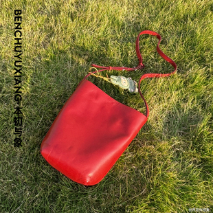 本初与象定制款极简水桶斜跨女包头层牛皮植鞣皮轻复古通勤百搭包