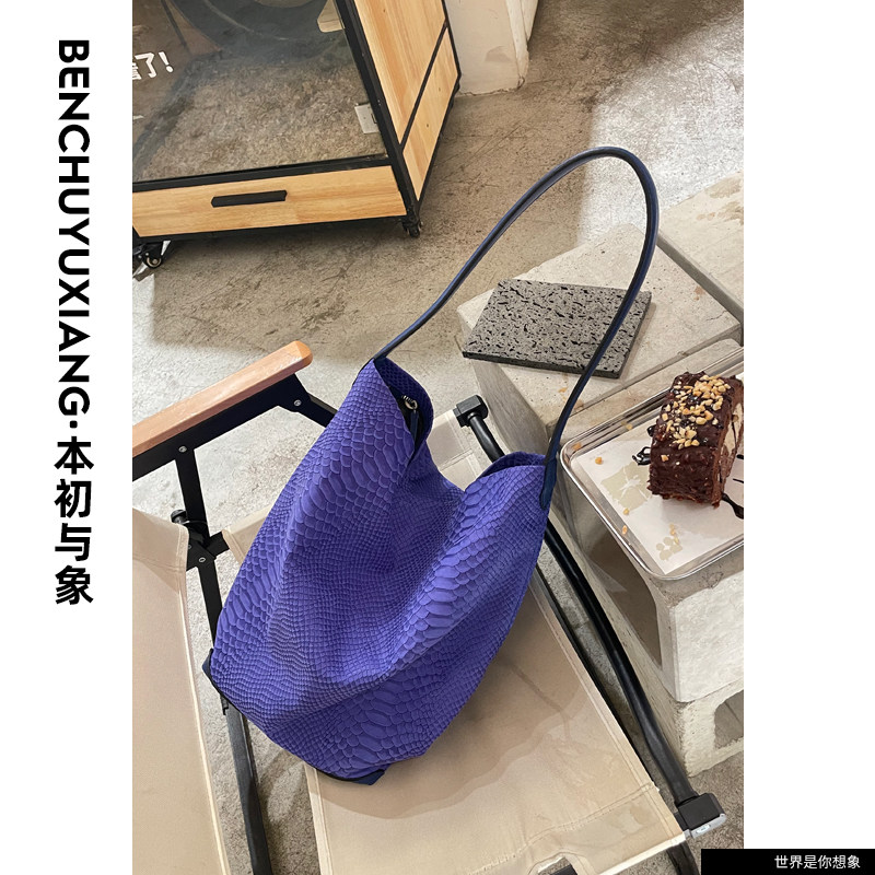 本初与象沫宝家新款头层牛皮软包水桶通勤大包真皮轻复古托特欧美,箱包皮具/热销女包/男包,通用款女包,淘宝优惠券,粉丝福利购,淘宝优惠卷