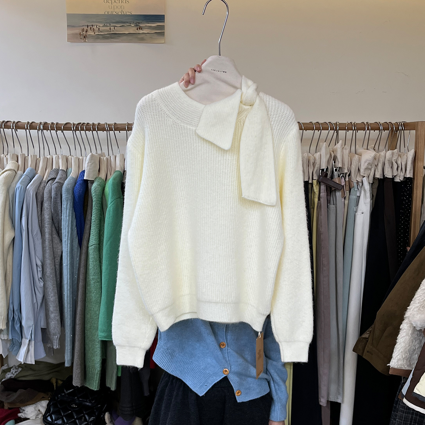 领口打结系带洋气毛衣女