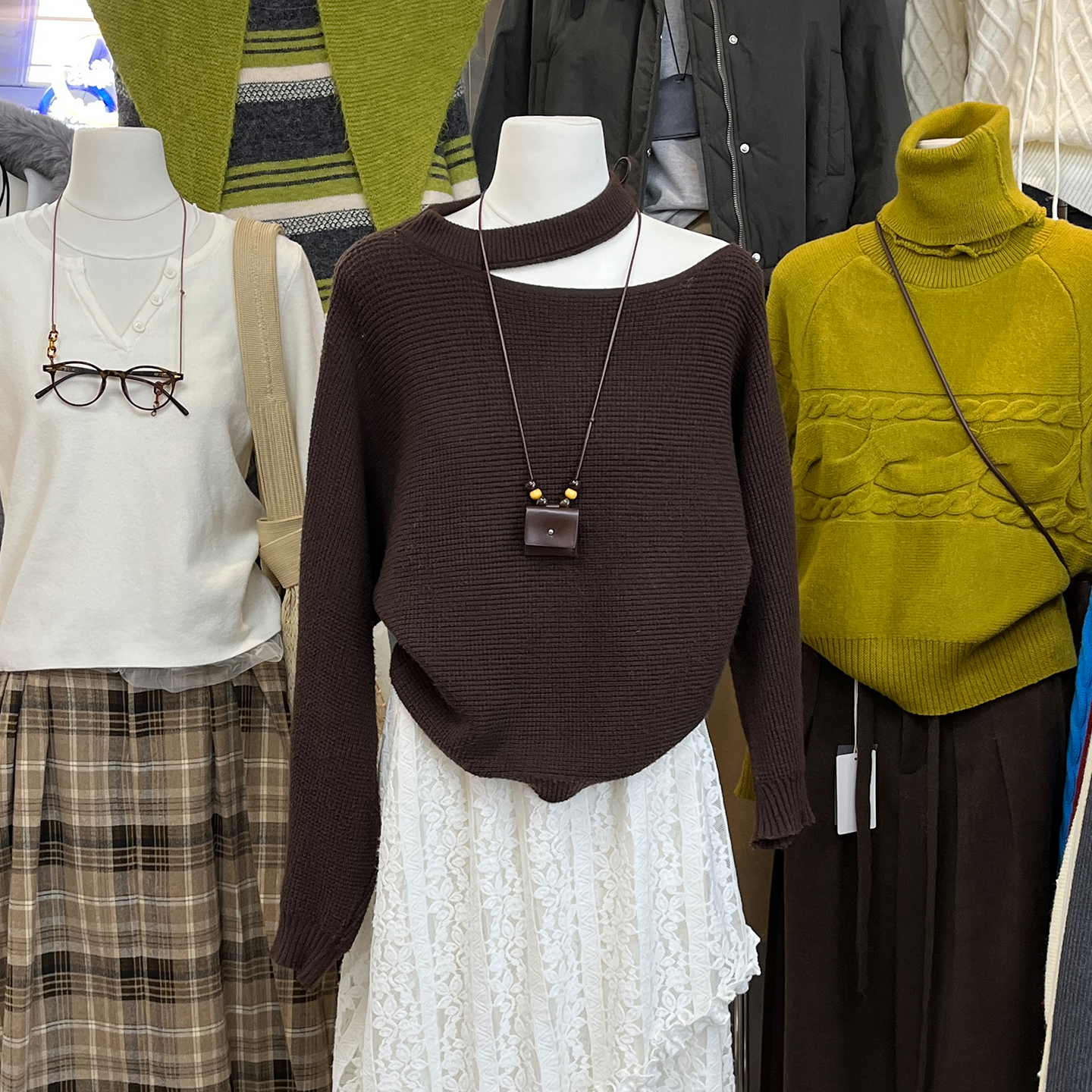 设计感露肩挂脖洋气毛衣女